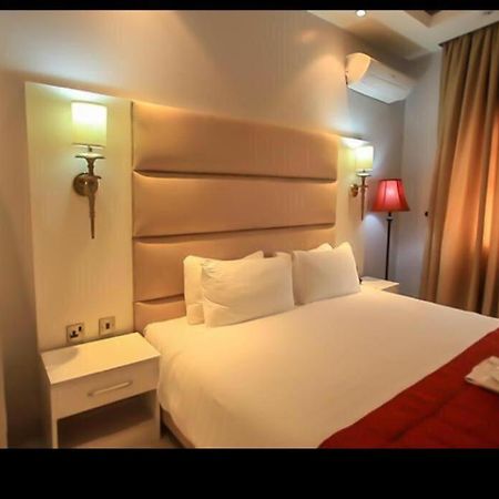 Glee Hotel Aliayabiagba Esterno foto