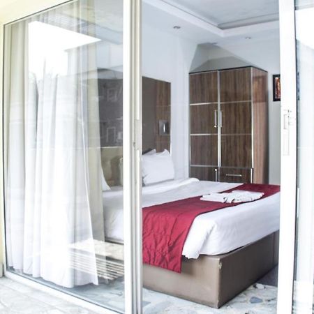 Glee Hotel Aliayabiagba Esterno foto
