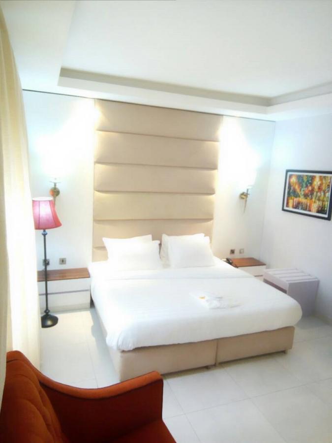 Glee Hotel Aliayabiagba Esterno foto