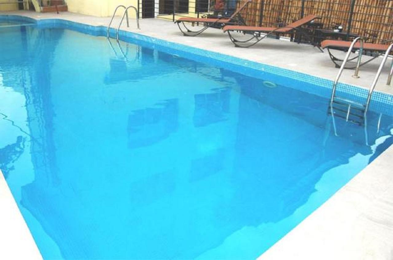Glee Hotel Aliayabiagba Esterno foto