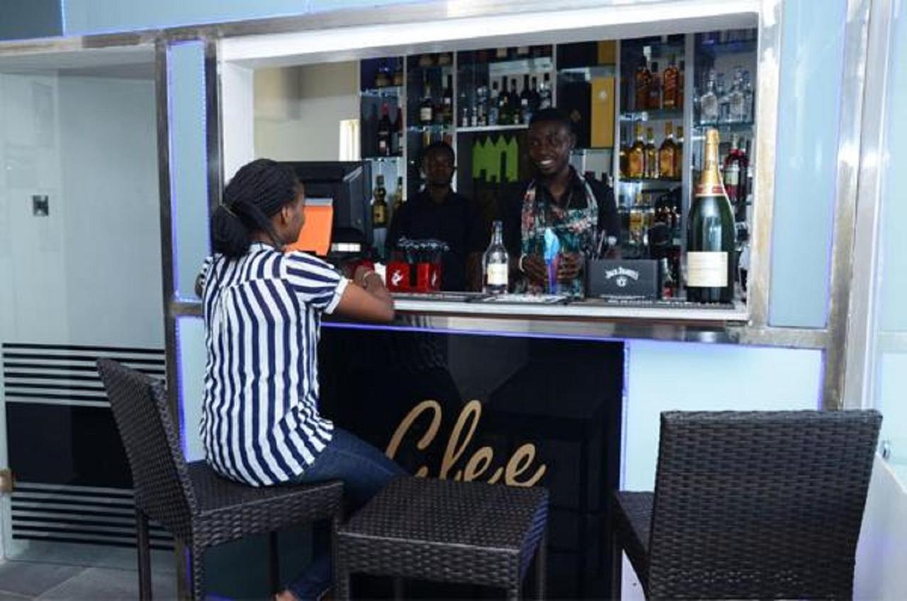 Glee Hotel Aliayabiagba Esterno foto