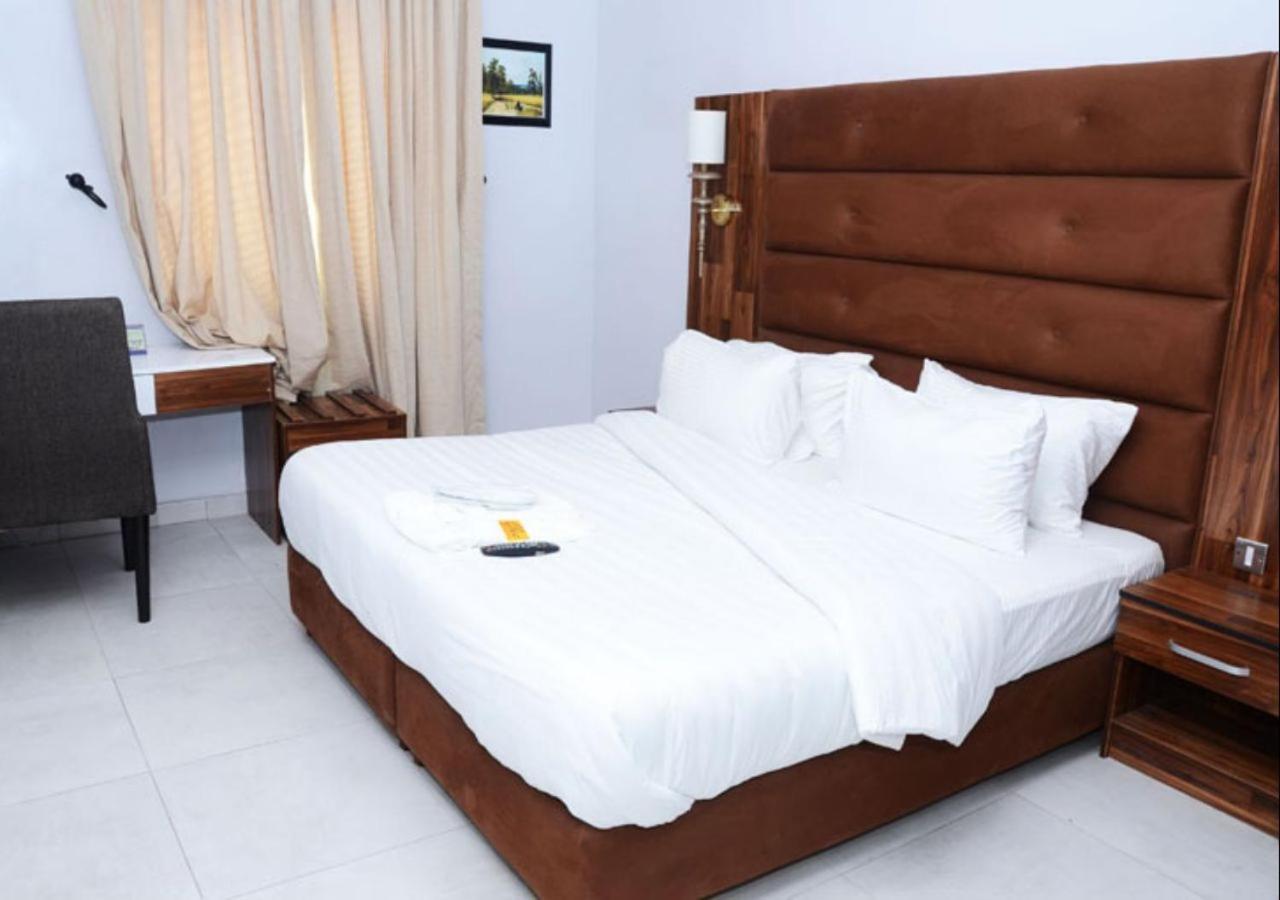 Glee Hotel Aliayabiagba Esterno foto