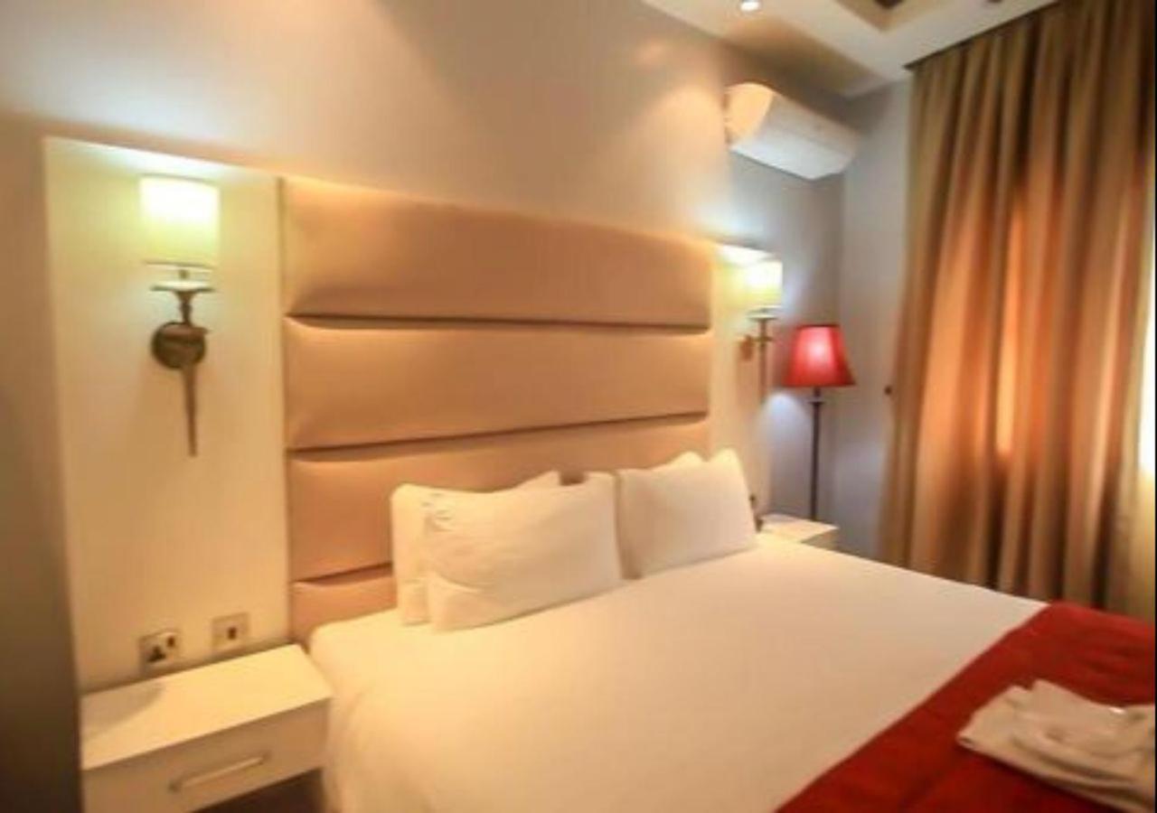 Glee Hotel Aliayabiagba Esterno foto