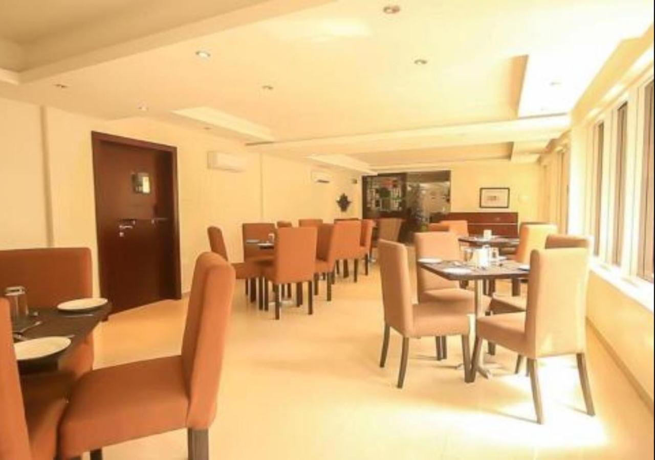 Glee Hotel Aliayabiagba Esterno foto