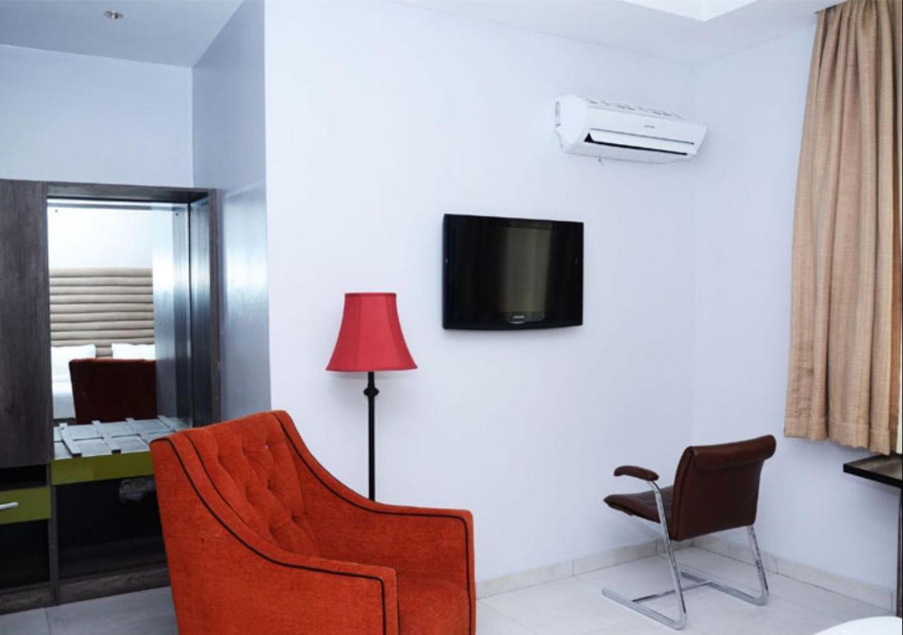 Glee Hotel Aliayabiagba Esterno foto