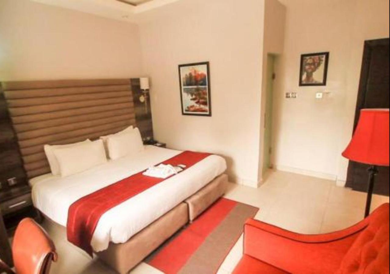 Glee Hotel Aliayabiagba Esterno foto