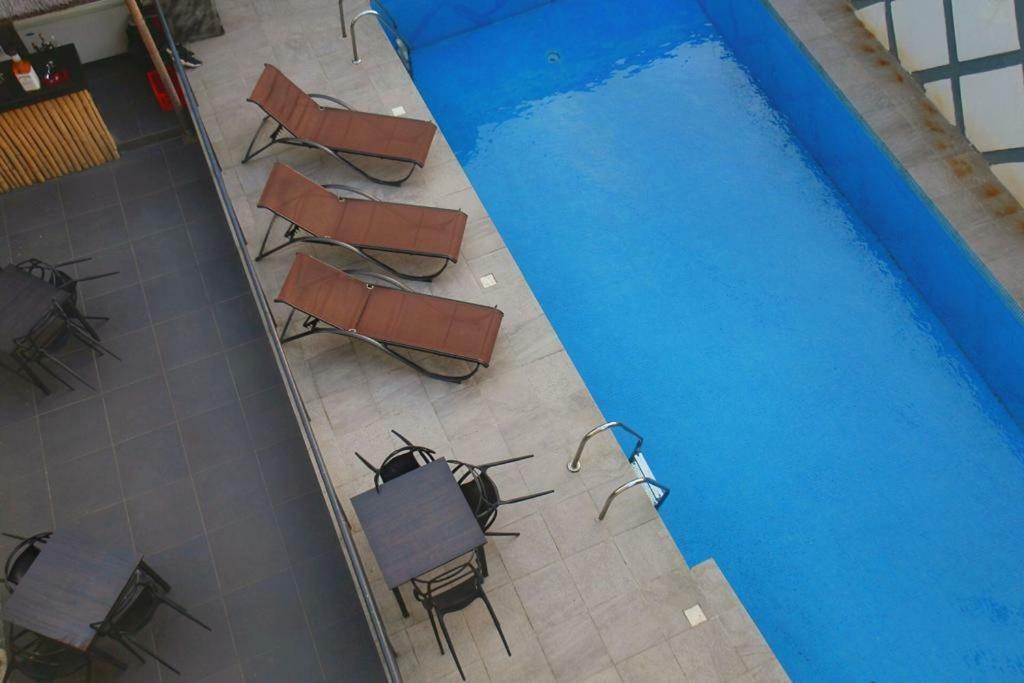 Glee Hotel Aliayabiagba Esterno foto