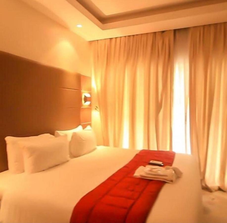 Glee Hotel Aliayabiagba Esterno foto