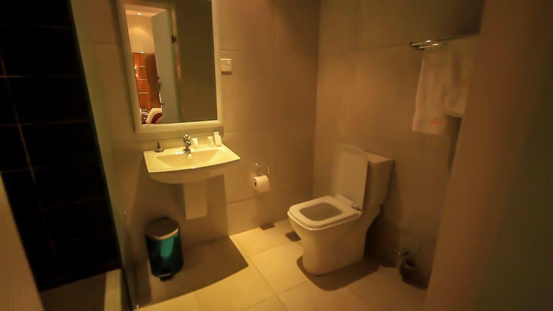 Glee Hotel Aliayabiagba Esterno foto
