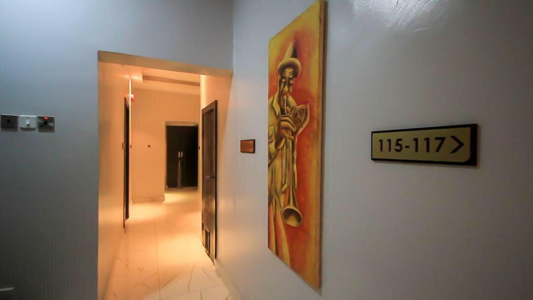 Glee Hotel Aliayabiagba Esterno foto
