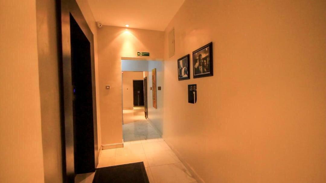 Glee Hotel Aliayabiagba Esterno foto