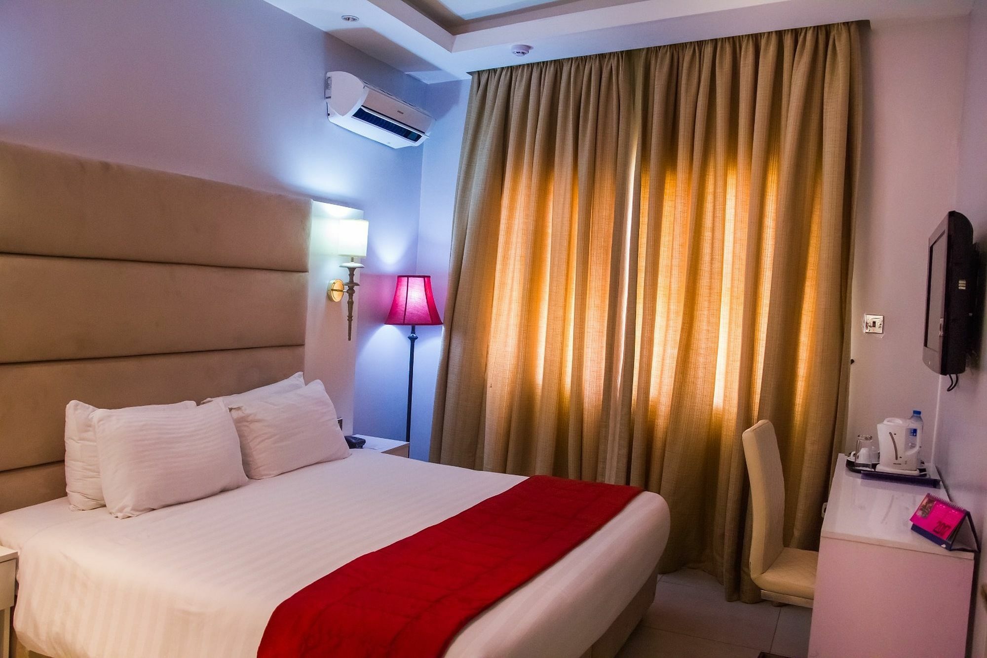 Glee Hotel Aliayabiagba Esterno foto