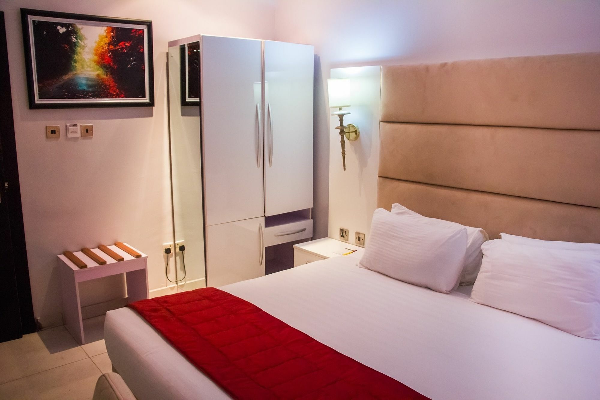 Glee Hotel Aliayabiagba Esterno foto
