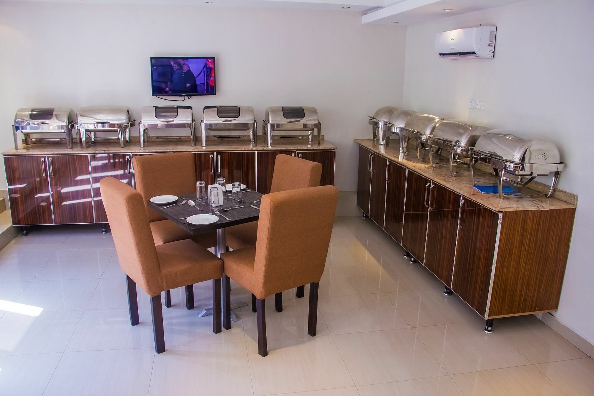 Glee Hotel Aliayabiagba Esterno foto
