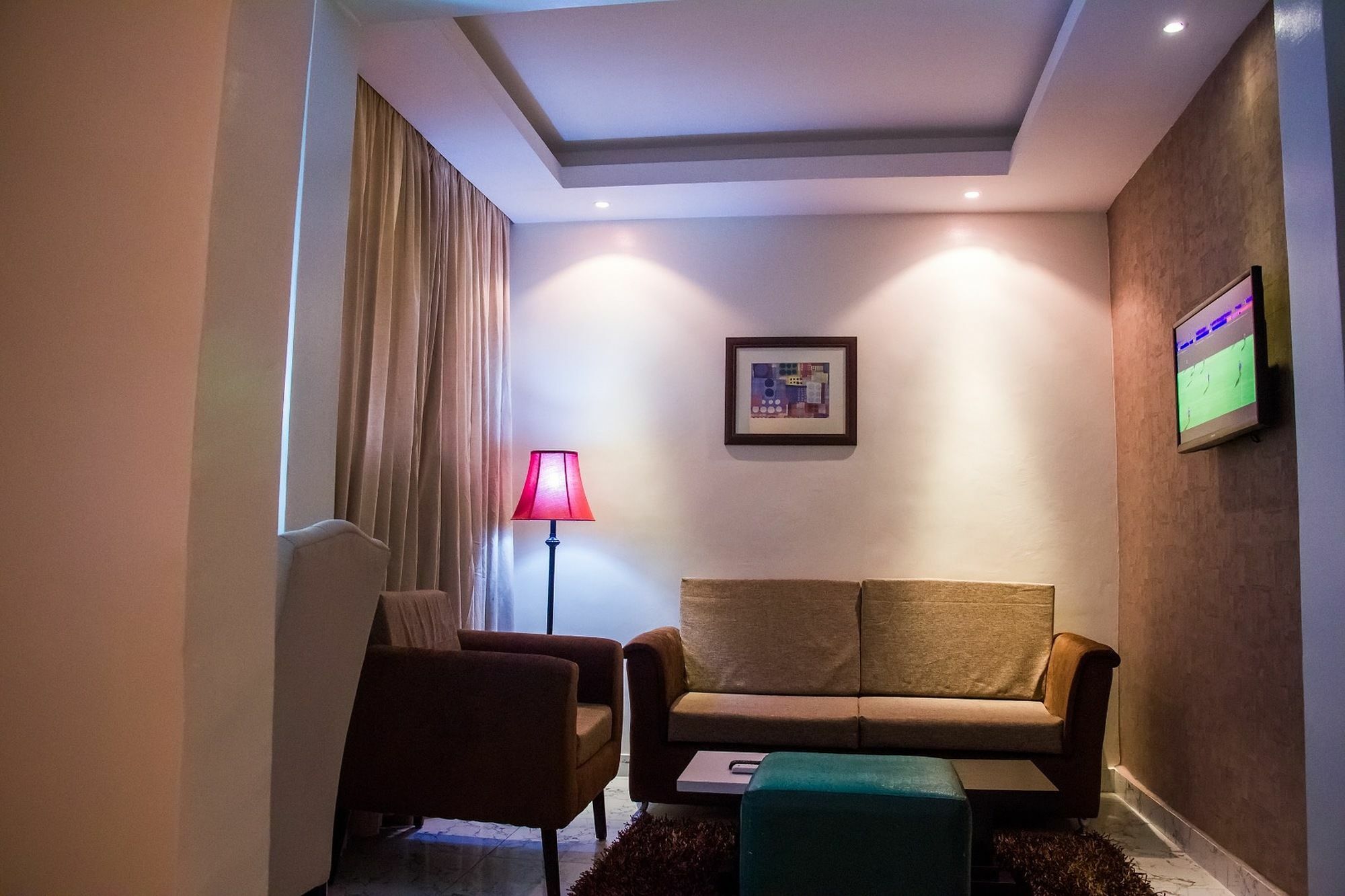 Glee Hotel Aliayabiagba Esterno foto