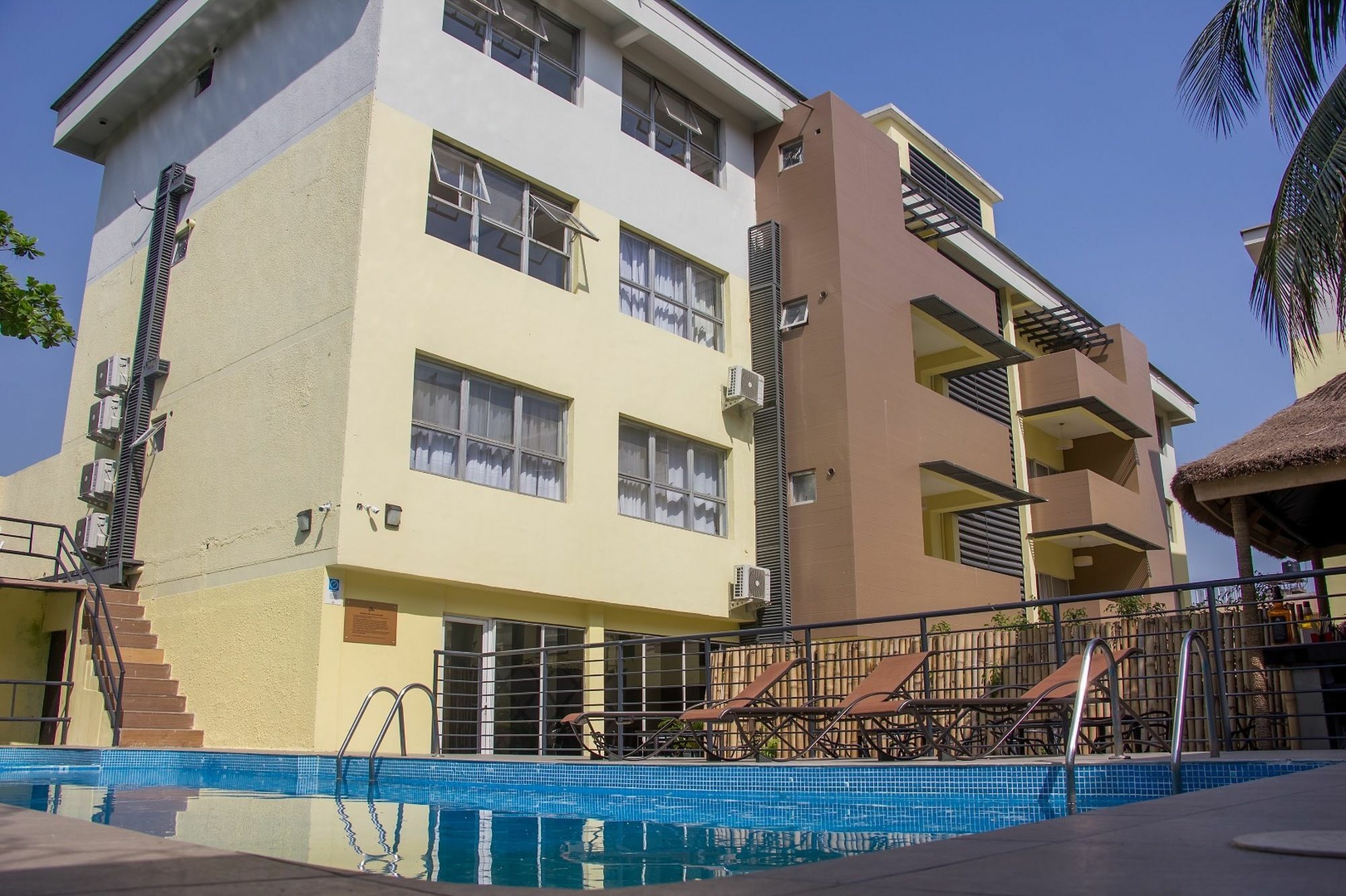 Glee Hotel Aliayabiagba Esterno foto
