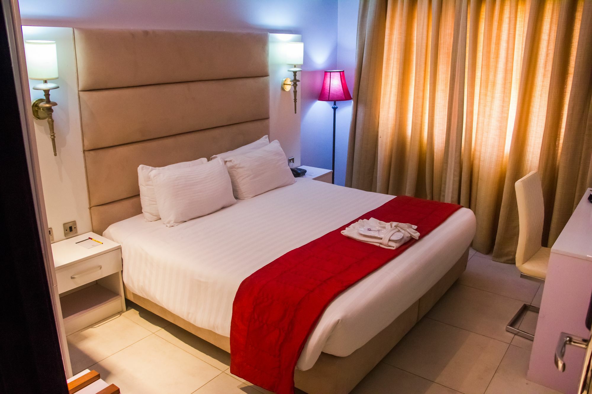 Glee Hotel Aliayabiagba Esterno foto