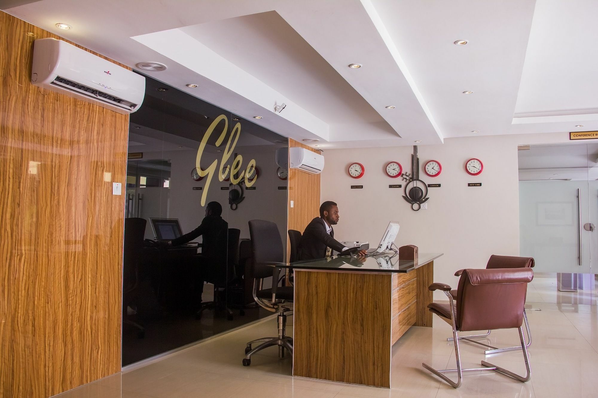 Glee Hotel Aliayabiagba Esterno foto