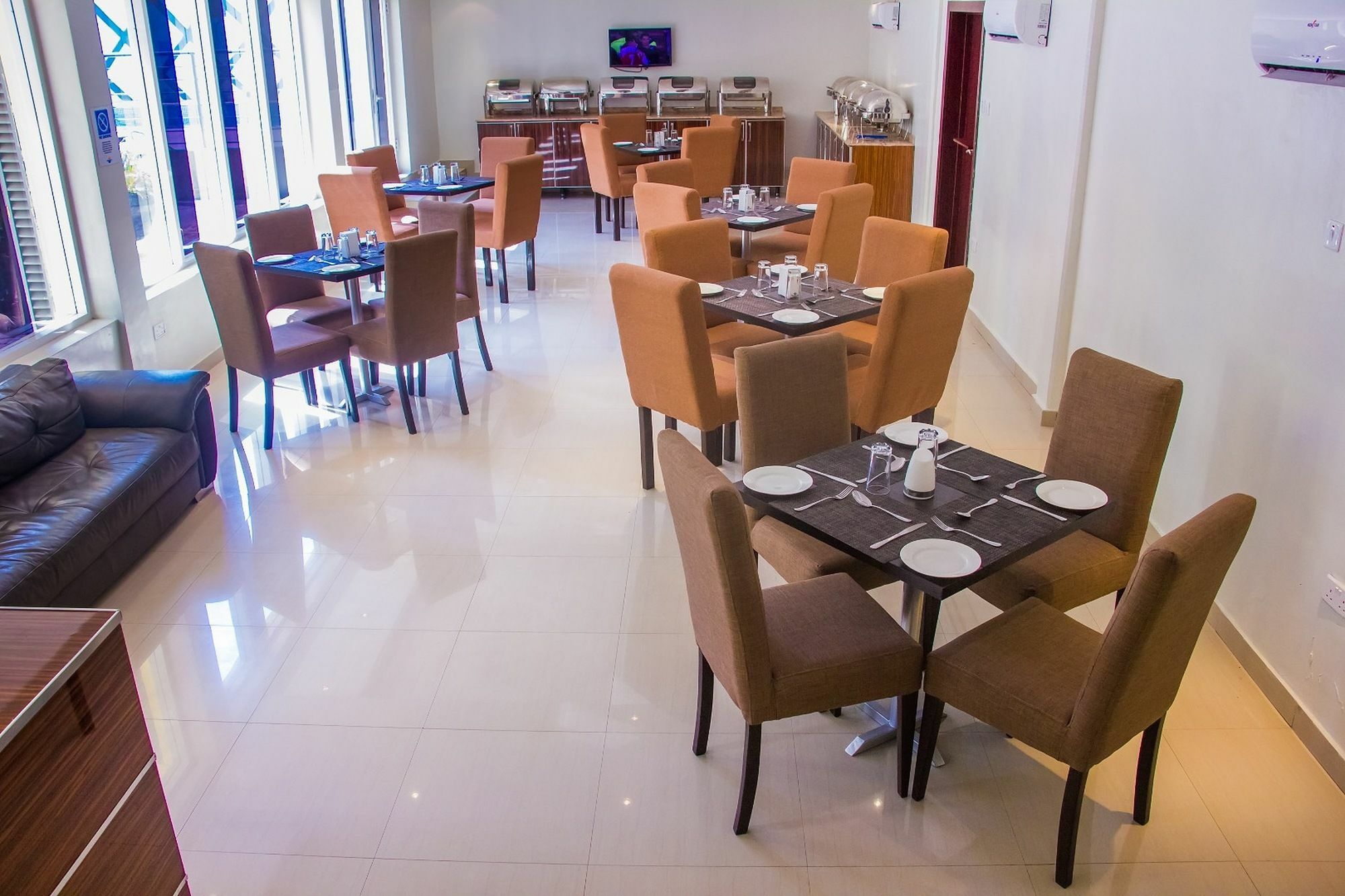 Glee Hotel Aliayabiagba Esterno foto