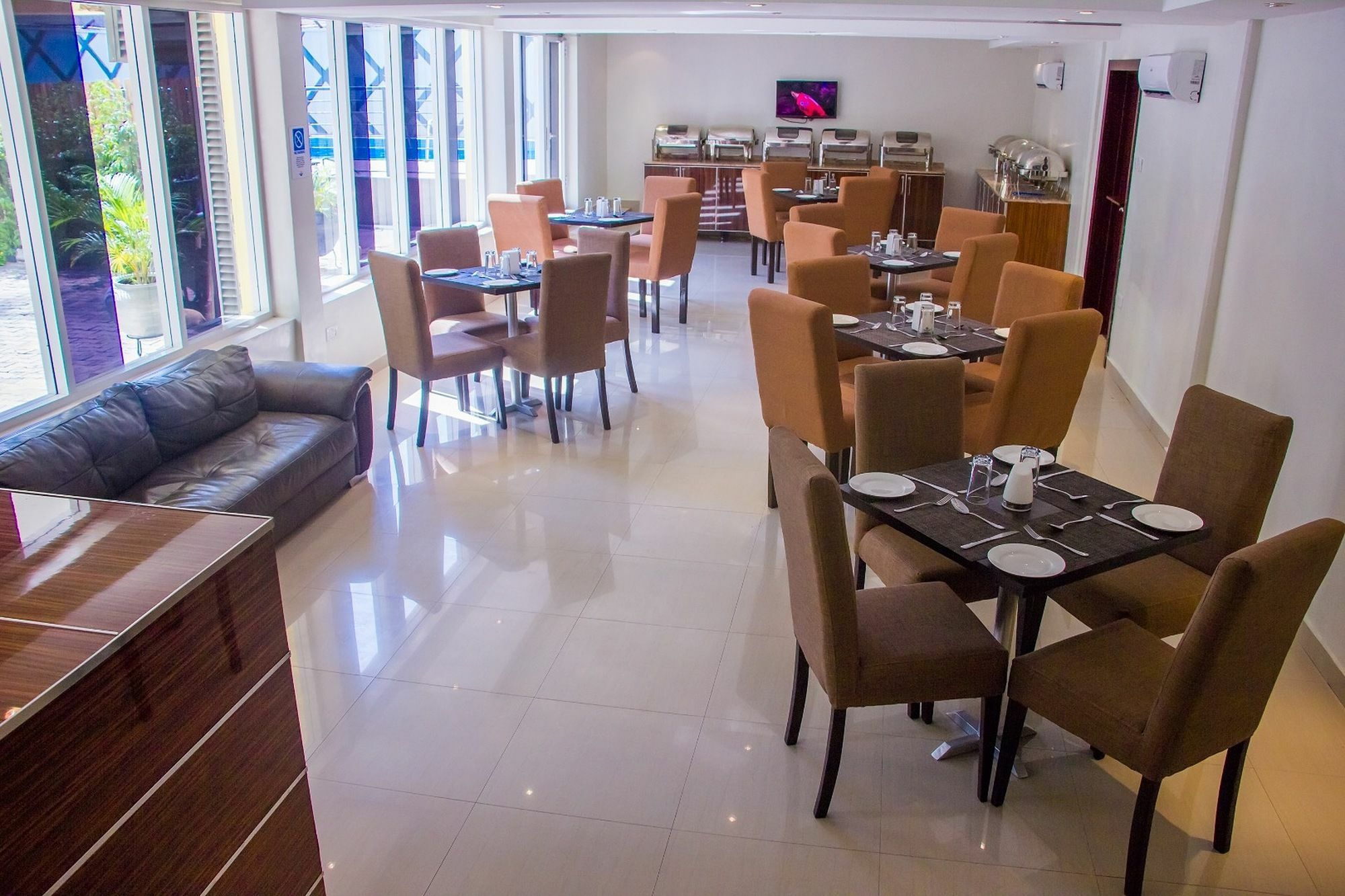 Glee Hotel Aliayabiagba Esterno foto