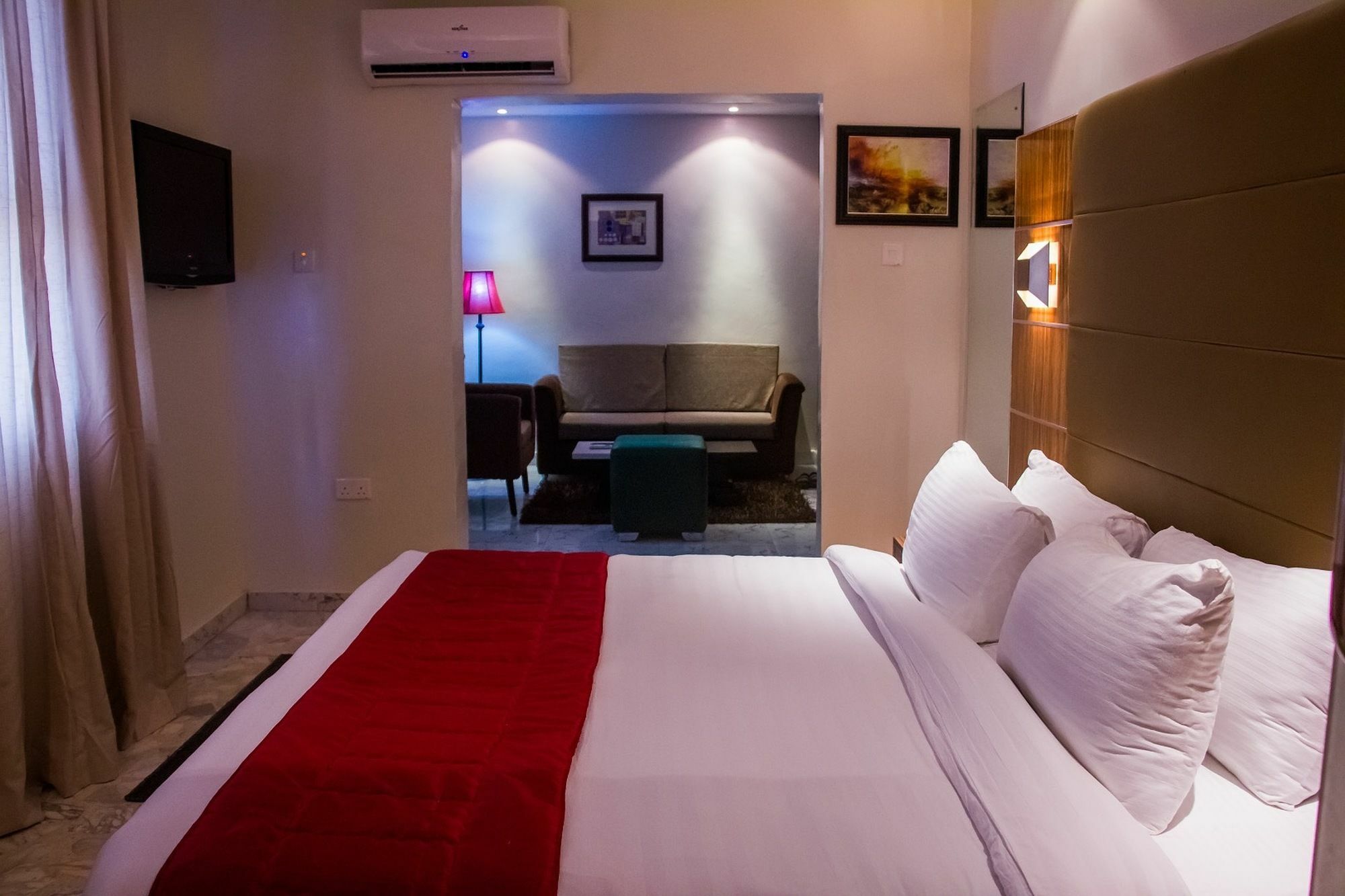 Glee Hotel Aliayabiagba Esterno foto