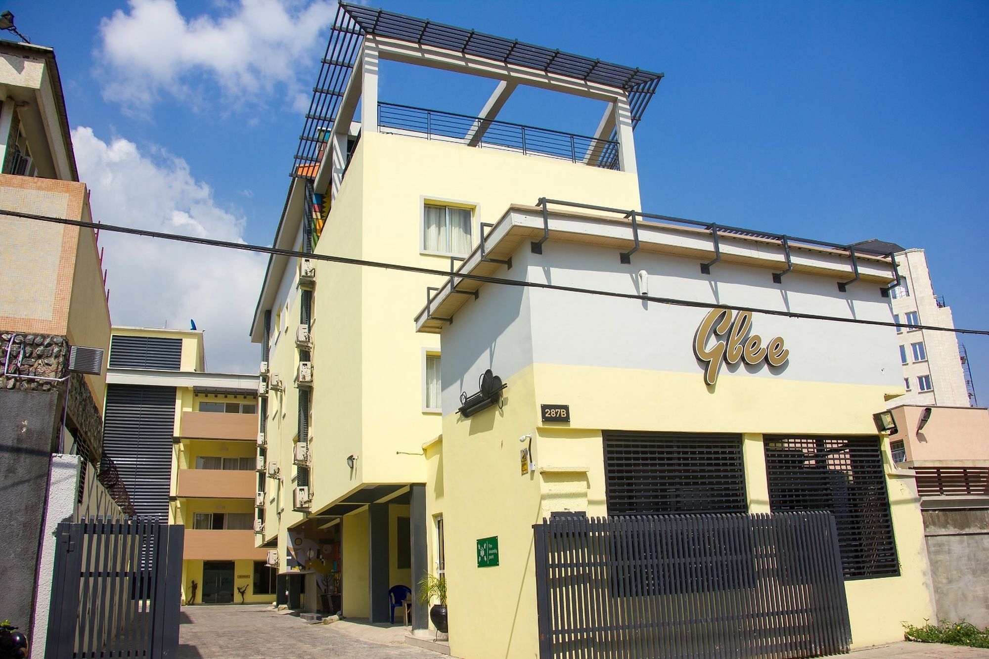 Glee Hotel Aliayabiagba Esterno foto