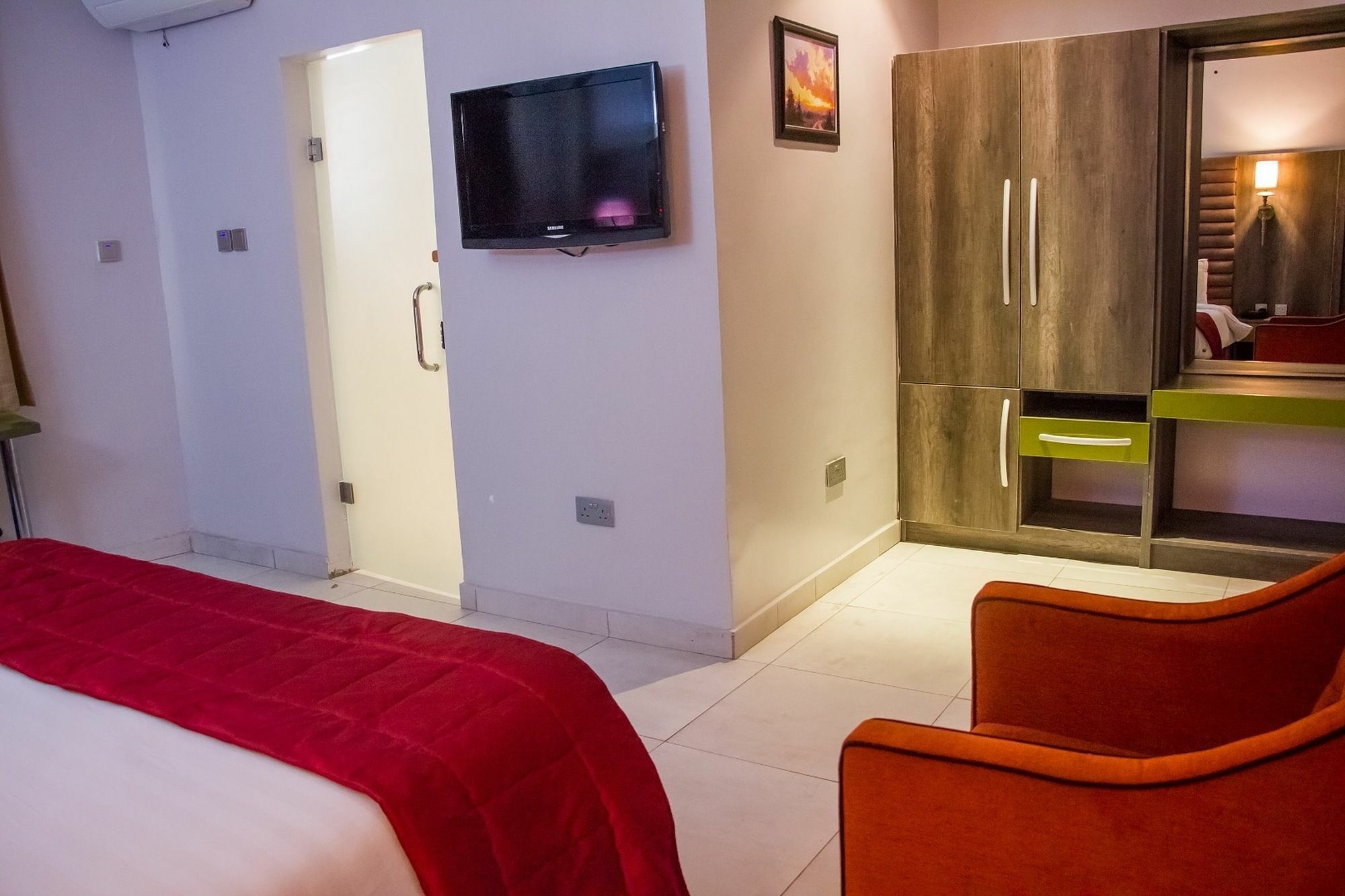 Glee Hotel Aliayabiagba Esterno foto