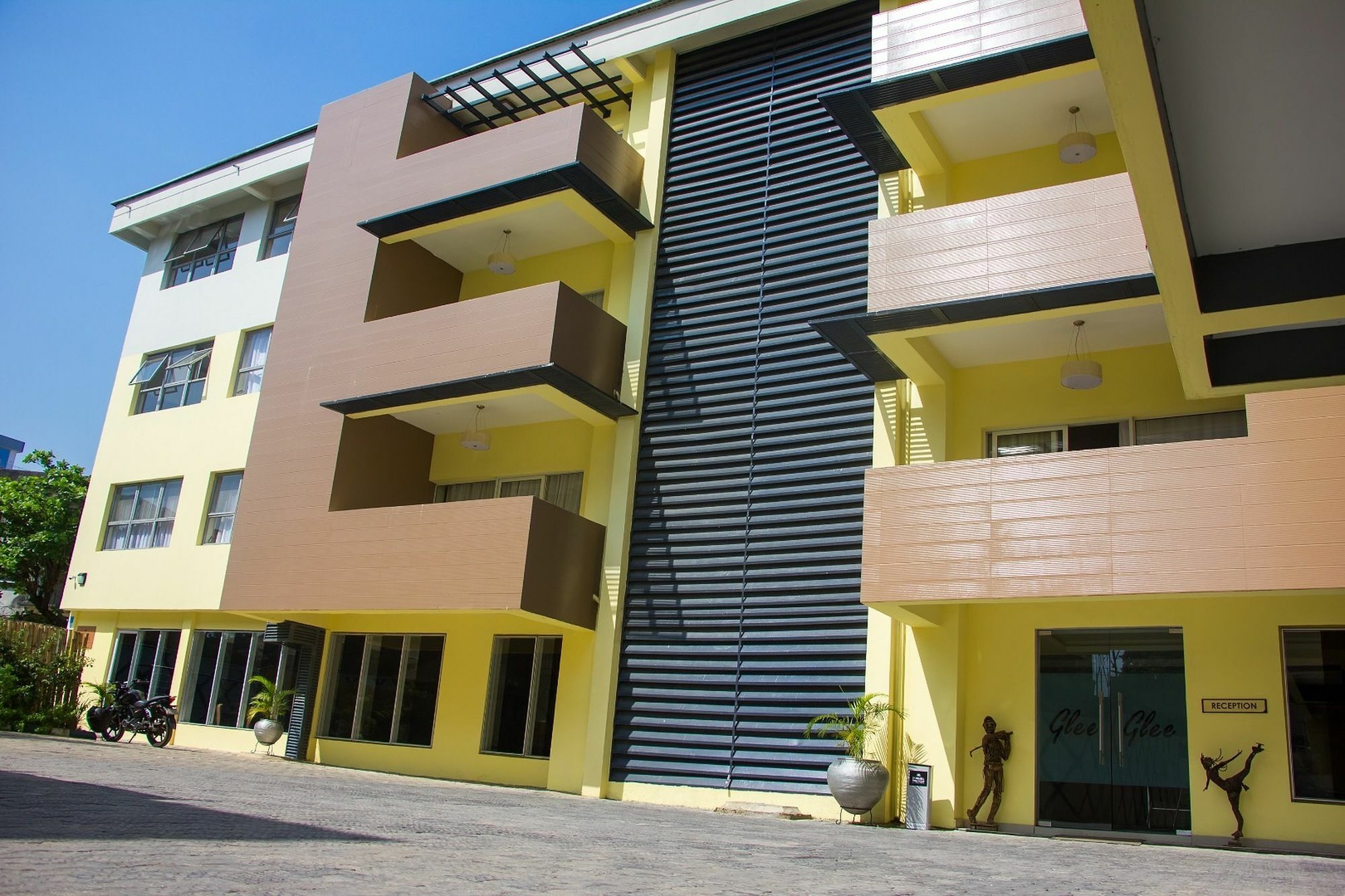 Glee Hotel Aliayabiagba Esterno foto