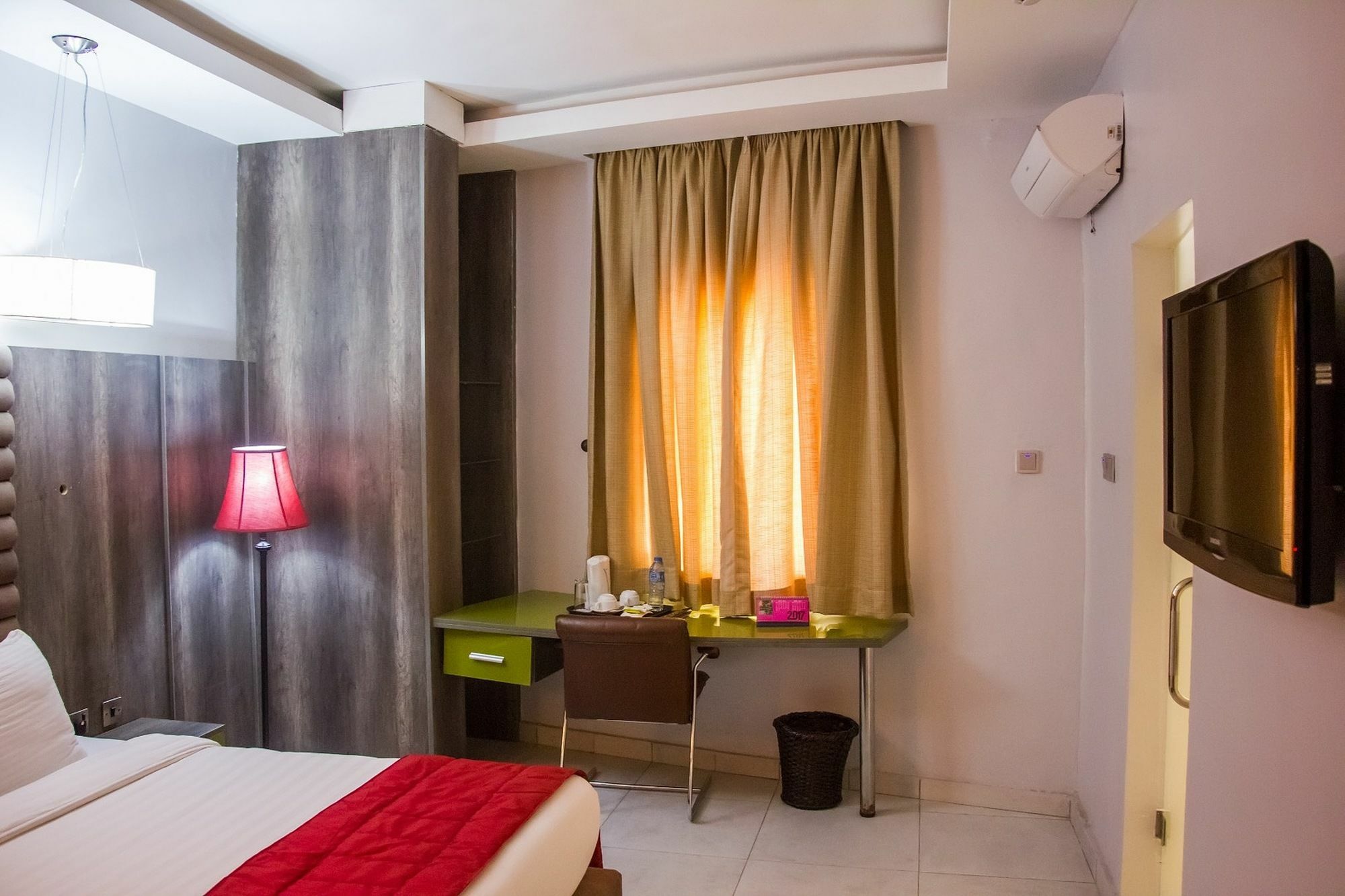 Glee Hotel Aliayabiagba Esterno foto