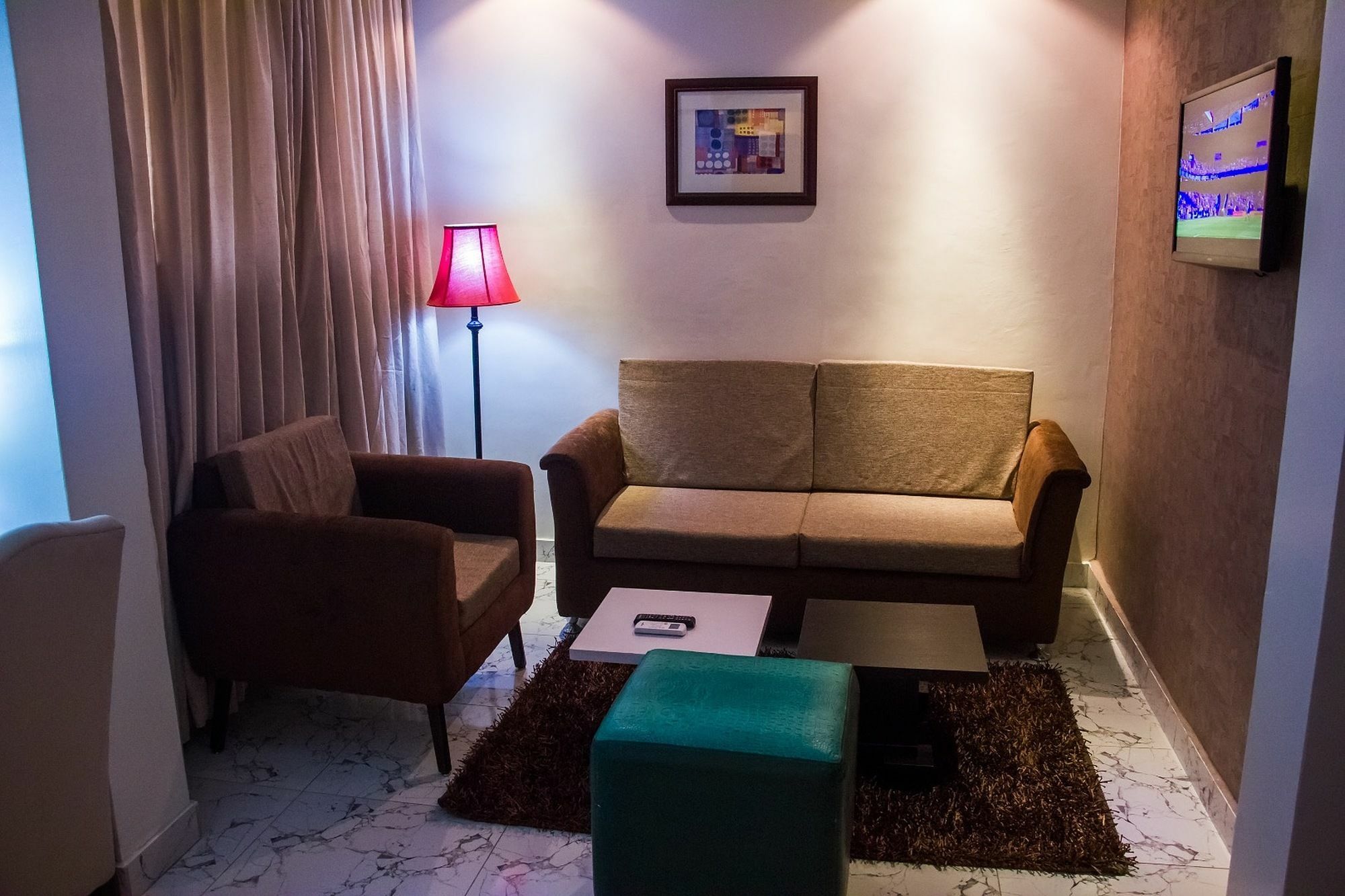 Glee Hotel Aliayabiagba Esterno foto