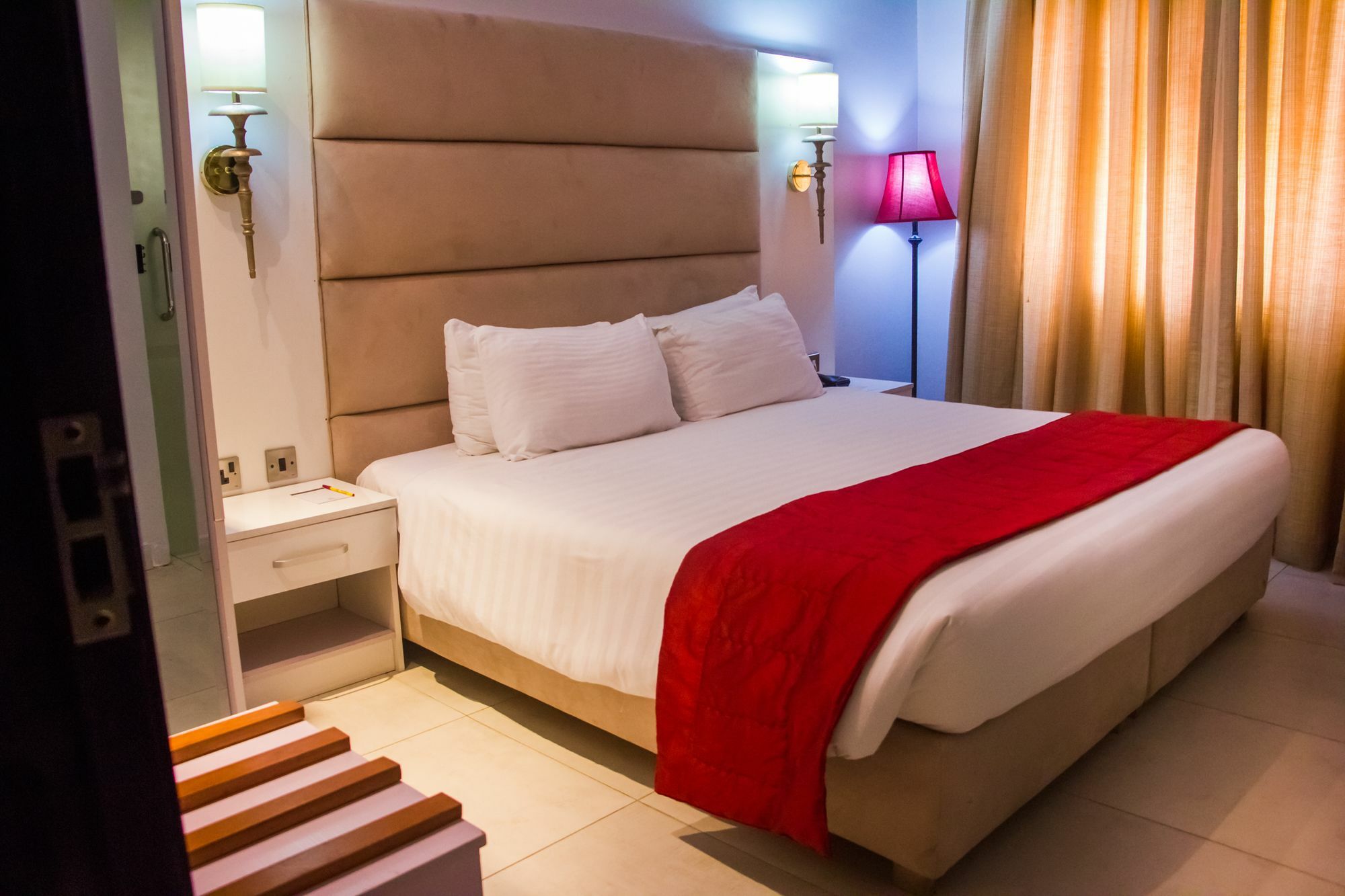 Glee Hotel Aliayabiagba Esterno foto